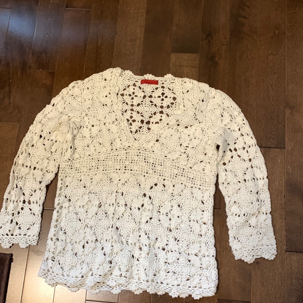 - Off white croched top